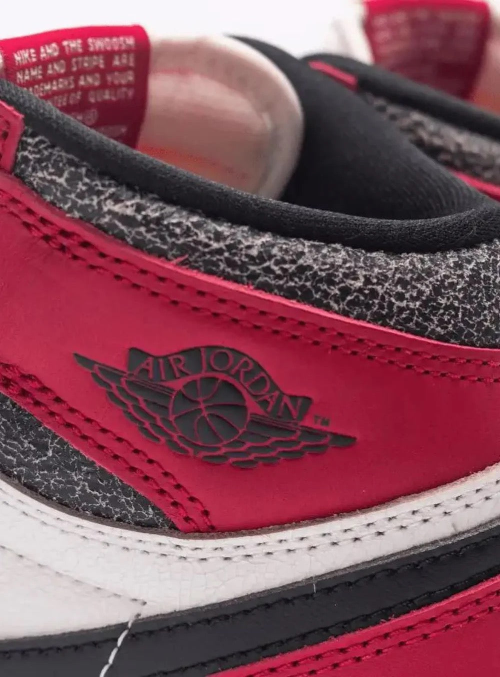 AIR JORDAN 1 RETRO HIGH OG CHICAGO LOST AND FOUND